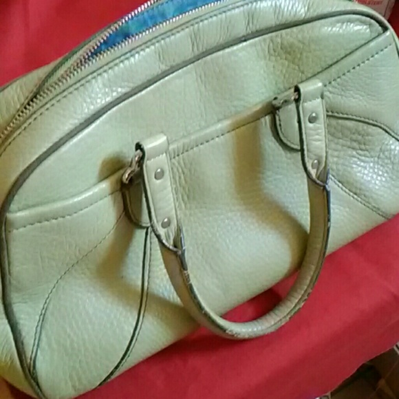 ✨✨✨ Beautiful Green Leather Bag by COLE HAAN - Picture 5 of 8